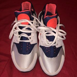 Woman’s  Nike air huaraches sneakers